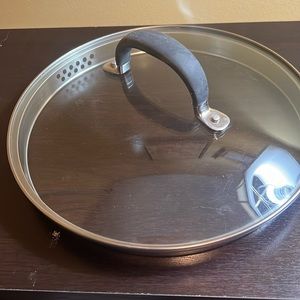 Unbranded pour & strainer  Nonstick Cookware, Lid, 9 1/2 inch